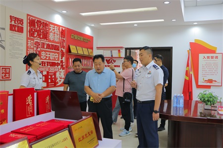 大峪镇王庄村村委一行到郑开分公司郑庵收费站学习交流党建工作 (2).jpg